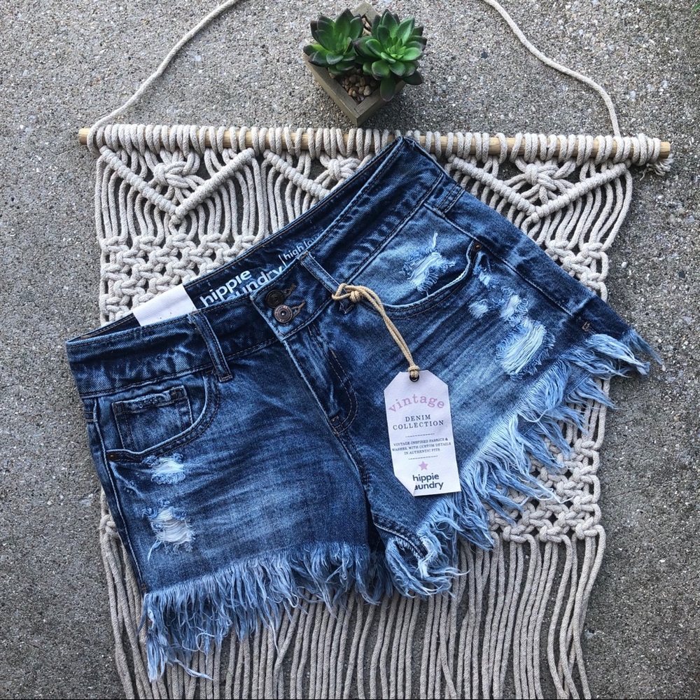 New Hippie Laundry Distressed Jean Shorts Size 25